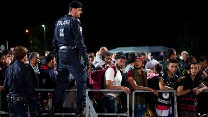 Австрия планирует за три года выслать из страны 50 тысяч беженцев