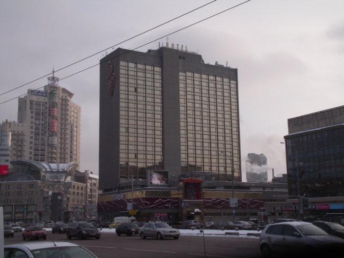 Киевскую гостиницу «Лыбидь» окружила полиция