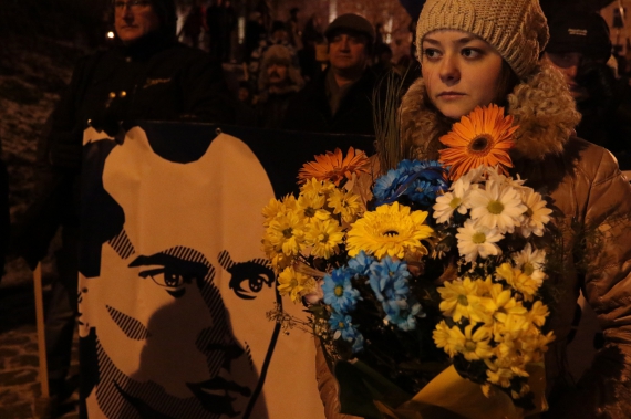 Во Львове состоялся факельный марш в честь Бандеры (видео)