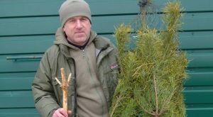 Куратор зоопарка попросил везти в Межигорье непроданные елки