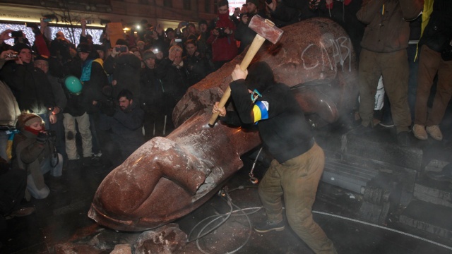 800 памятников Ленину в Украине демонтировано, – Вятрович