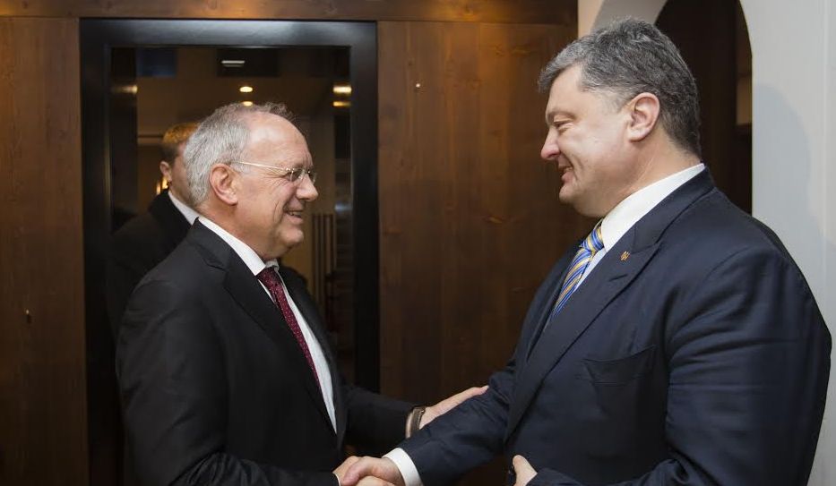 Порошенко договорился с президентом Швейцарии о выделении 200 млн долларов