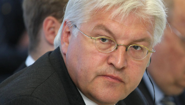 Штайнмайер обеспокоен «бурей в украинской политике»