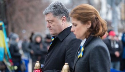 Порошенко вместе с женой почтили память погибших на Майдане