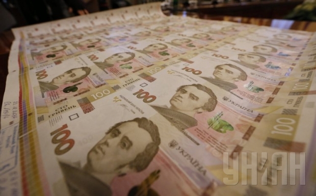 Из-за девальвации госдолг Украины за год вырос на 470 млрд гривен