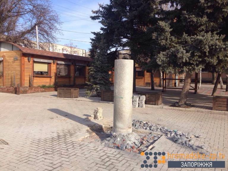 В Запорожской области демонтировали памятник Шевченко