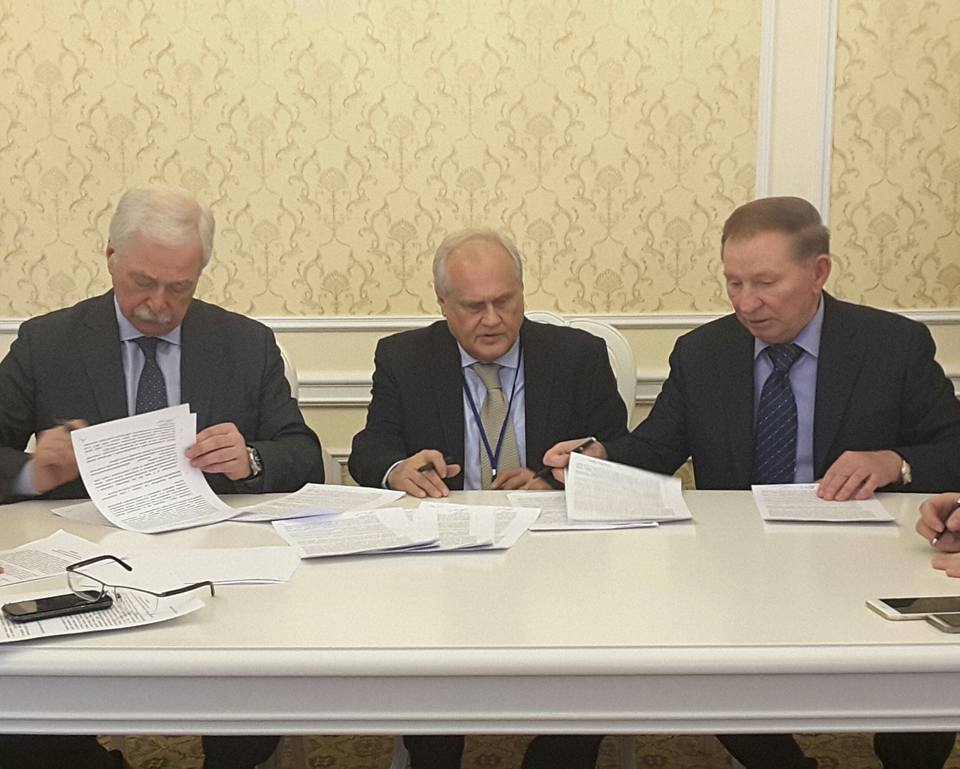 В Минске подписаны два соглашения по Донбассу
