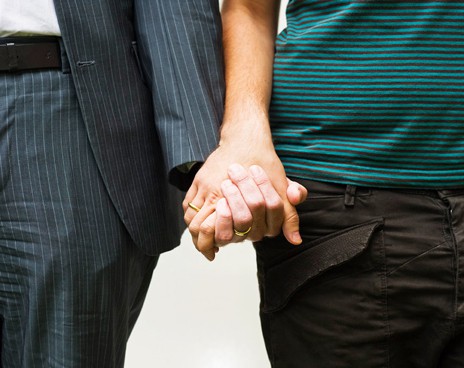 Кабмин планирует легализовать однополое гражданское партнерство
