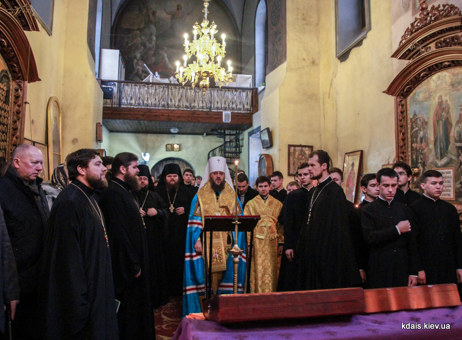 В киевском храме будут круглосуточно молиться за мир