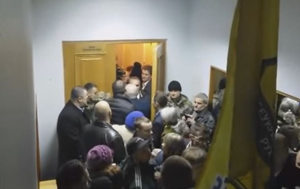 Валютные заемщики ворвались в здание Рады (видео)