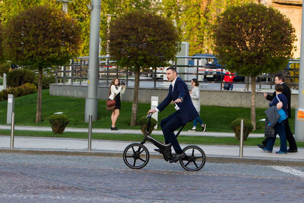 Кличко решил ездить на работу на велосипеде