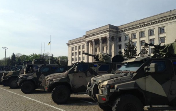 В Одессе на Куликово поле вывели военную технику