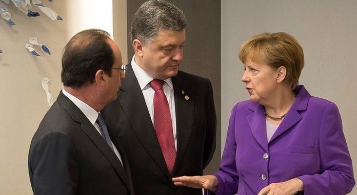 Порошенко пообщался с Меркель и Олландом по ситуации в Донбассе