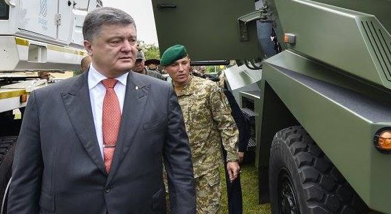 Порошенко рассказал, как пограничники спасли его на Донбассе