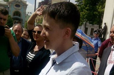 Савченко спела под Верховной Радой
