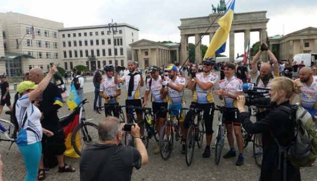 В Берлин приехал украинский благотворительный велопробег