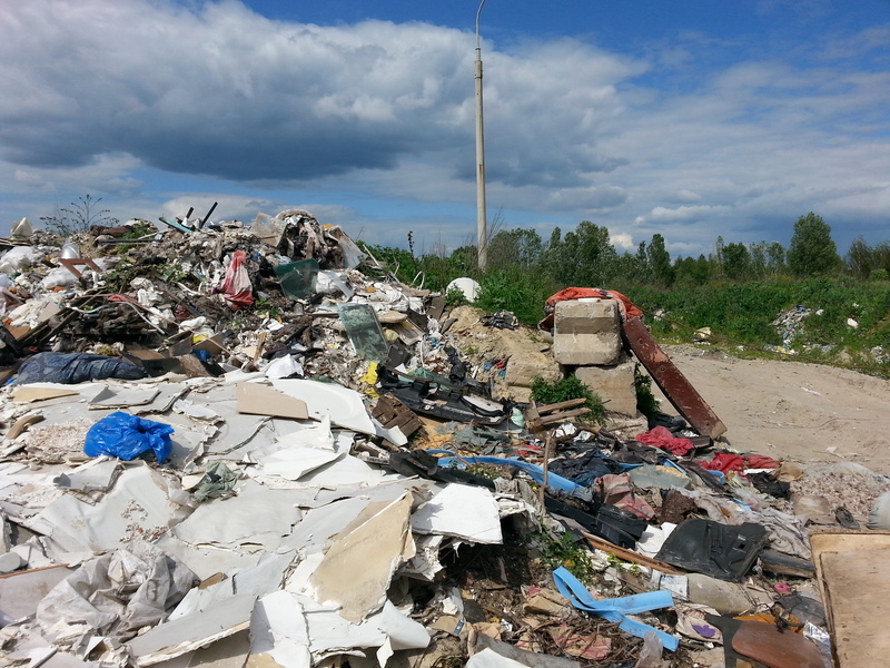 Во Львове заблокирован пункт перегрузки мусора в Киев