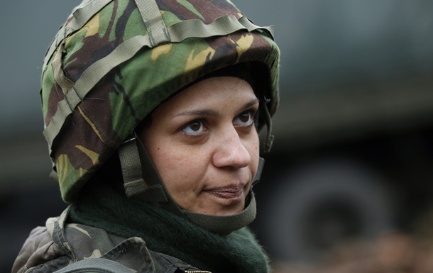 Украинцы просят Порошенко принять закон об обязательном воинском учете женщин