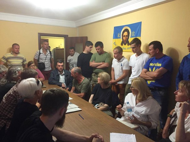 В ОУН пообещали не пустить участников Крестного хода в Киев