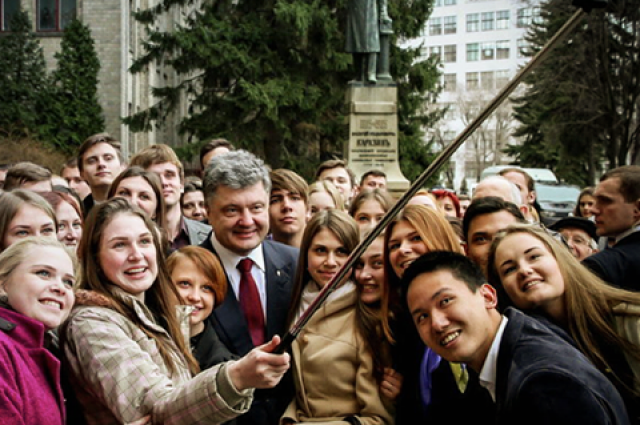 Порошенко: У нашей молодежи нет совковых комплексов