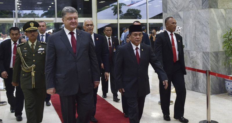 Порошенко призвал парламентариев Индонезии защитить права крымских татар