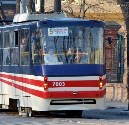 Полиция: В одесском трамвае стрелял военнослужащий