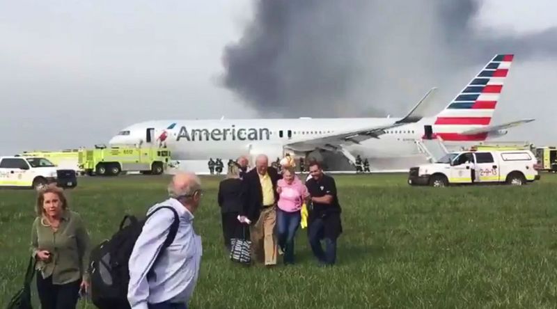 В Чикаго загорелся самолет: 20 пострадавших