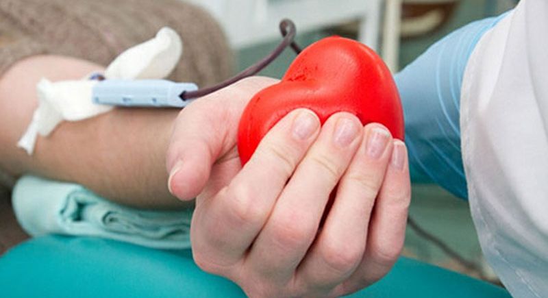Рада не разрешила иностранцам быть донорами крови
