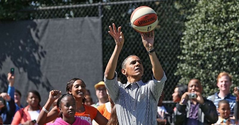 Обама начал день выборов с баскетбола