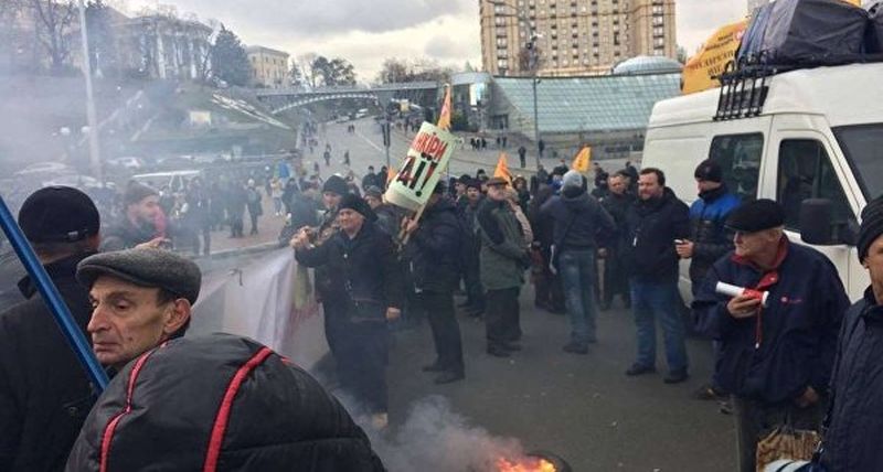 В Киеве произошли столкновения между полицией и вкладчиками банка