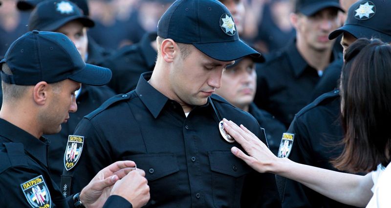 Украинских полицейских переоденут в новую форму