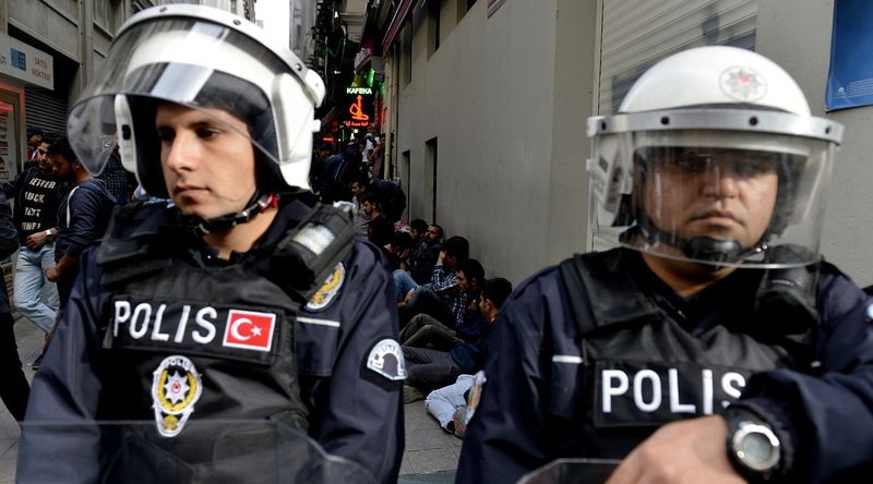 В Стамбуле неизвестный открыл огонь по посетителям ресторана
