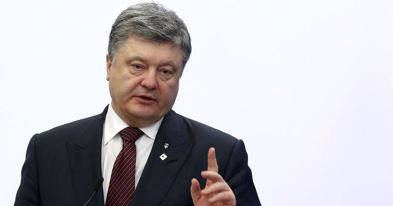 Порошенко поручил издать учебники по евроатлантической интеграции