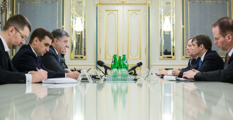 Порошенко обсудил поддержку Украины с представителями Конгресса США