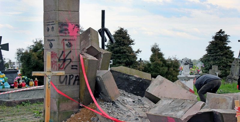 В Польше разобрали памятник УПА