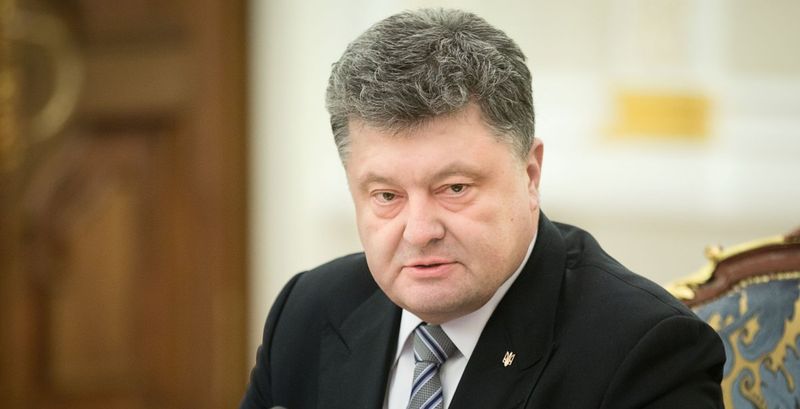 Порошенко прекратил гражданство Украины 18,7 тысяч лиц