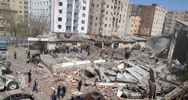 Глава МВД Турции назвал терактом взрыв в Диярбакыре