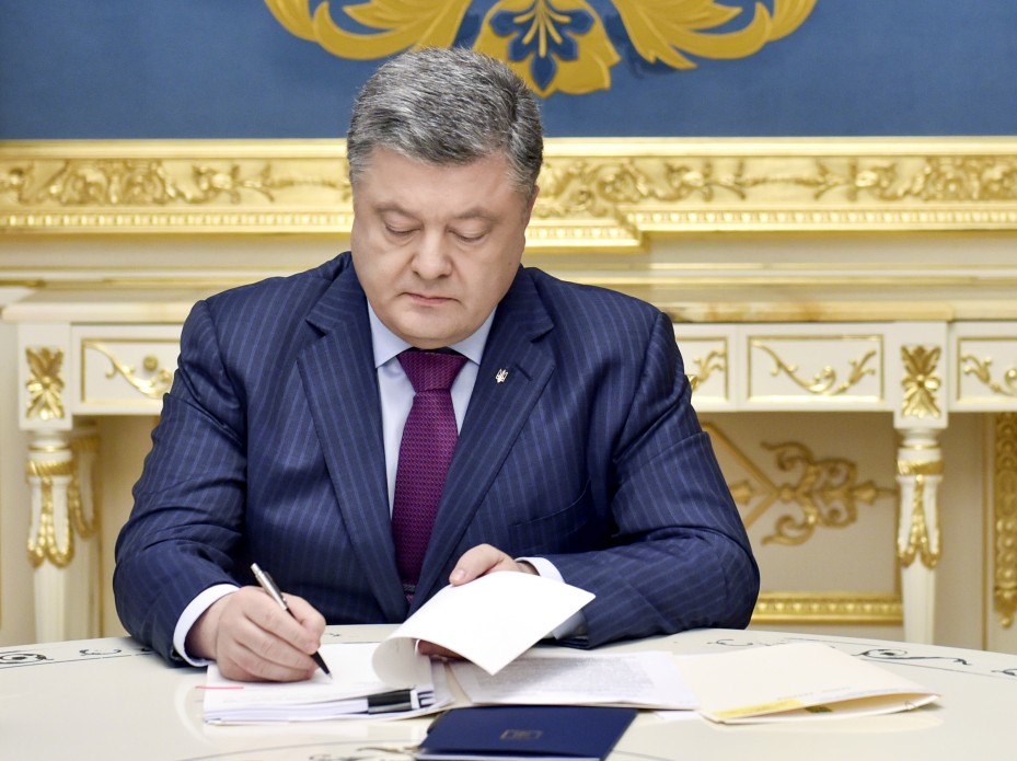 Порошенко подписал закон, позволяющий присваивать звание «Герой Украины» иностранцам