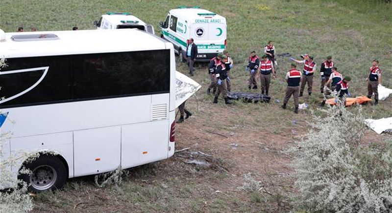 В Турции перевернулся автобус: 8 погибших, 34 пострадавших
