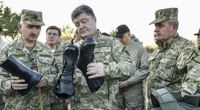 Порошенко подписал законы об усилении соцзащиты военнослужащих и членов их семей