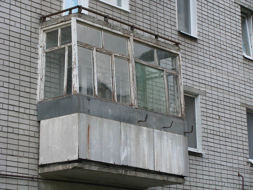 В Ивано-Франковской области раненый мальчик выпал с балкона