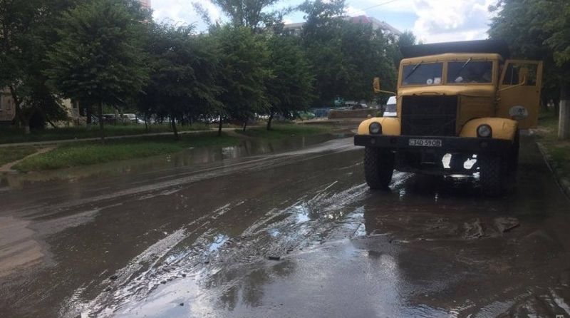 В Одессе из-за прорыва трубы без воды 150 тыс человек