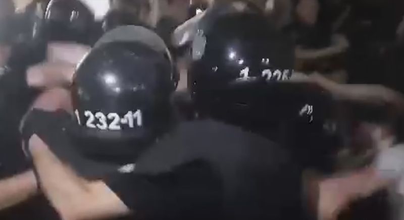 Видео: Драка с полицией в Киевсовете