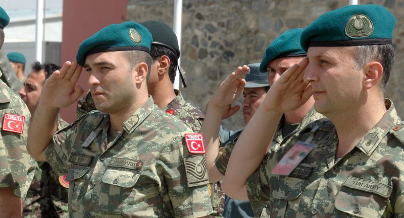 Парламент Турции одобрил отправку военных в Катар