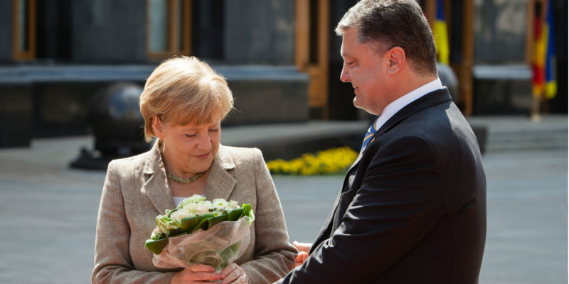 Порошенко поздравил Меркель с днем рождения