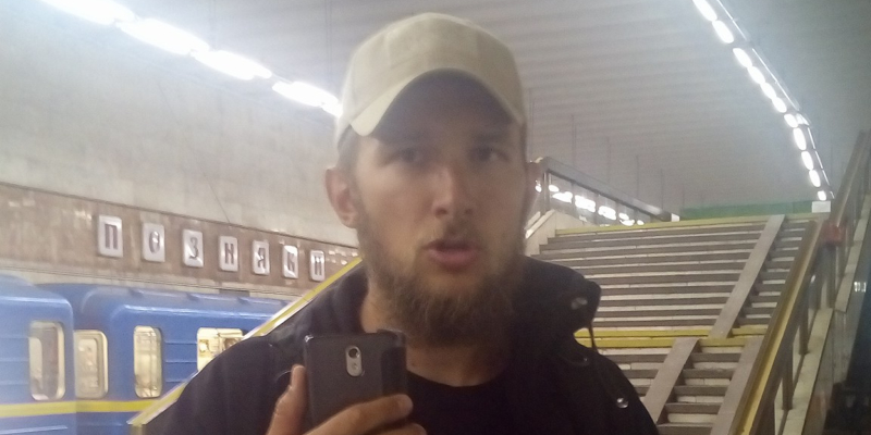 На журналиста Коцабу напали в метро Киева (видео)