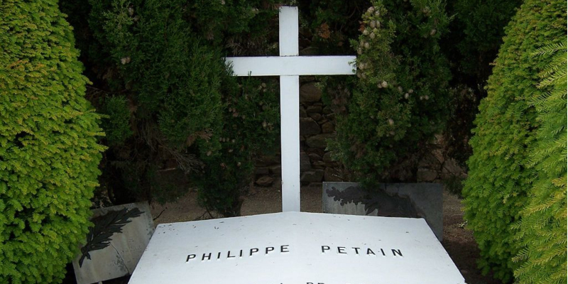 Во Франции повредили могилу маршала Петена