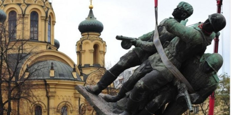 МИД РФ отреагировал на решение Польши о сносе советских памятников