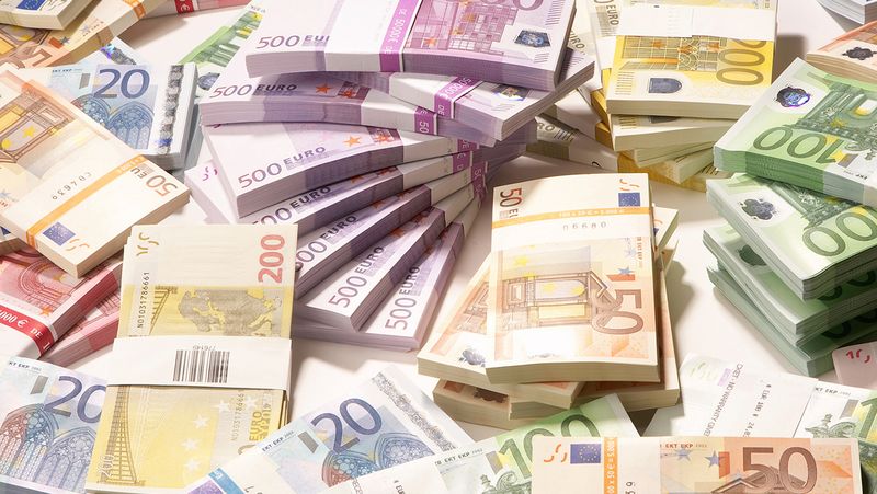 За полгода в Евросоюзе изъяли 331 тысячу фальшивых купюр