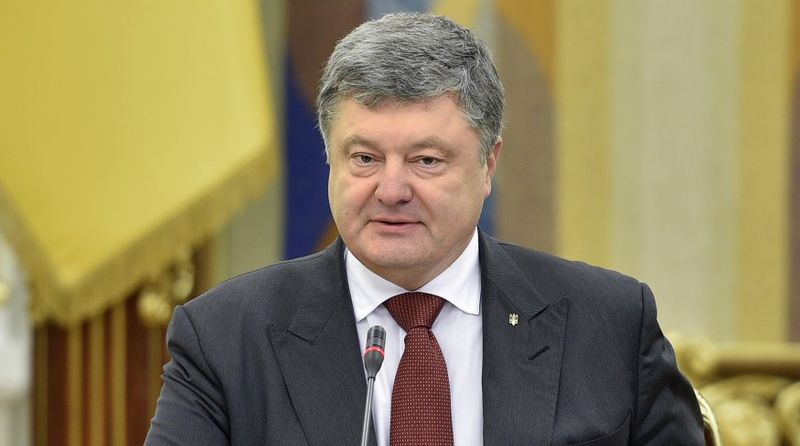 Порошенко: никому не позволю обворовывать армию